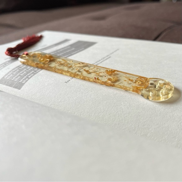 Handcrafted Botanical Animal Paw Bookmark - Picture 5 of 5